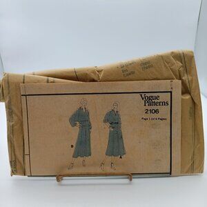 UNCUT Vintage Sewing PATTERN Vogue 2106, Ladies 1970s Top and Skirt, Size 8